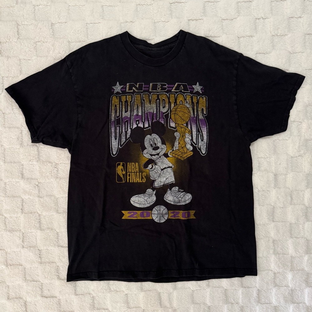 Disney Junk Food Black NBA Champions LA Lakers Graphic Crewneck T-Shirt, X-Large